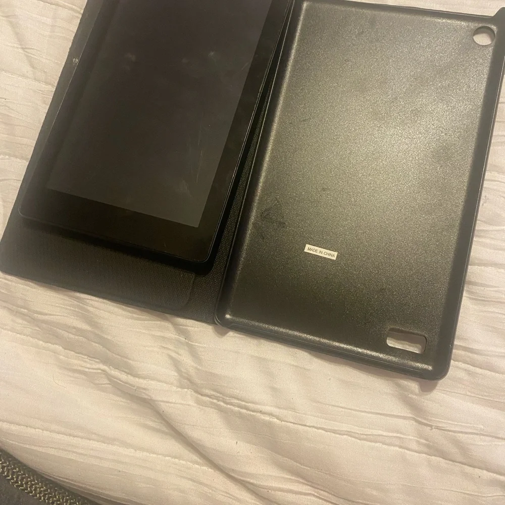 Amazon Kindle HD 7 w/ Case